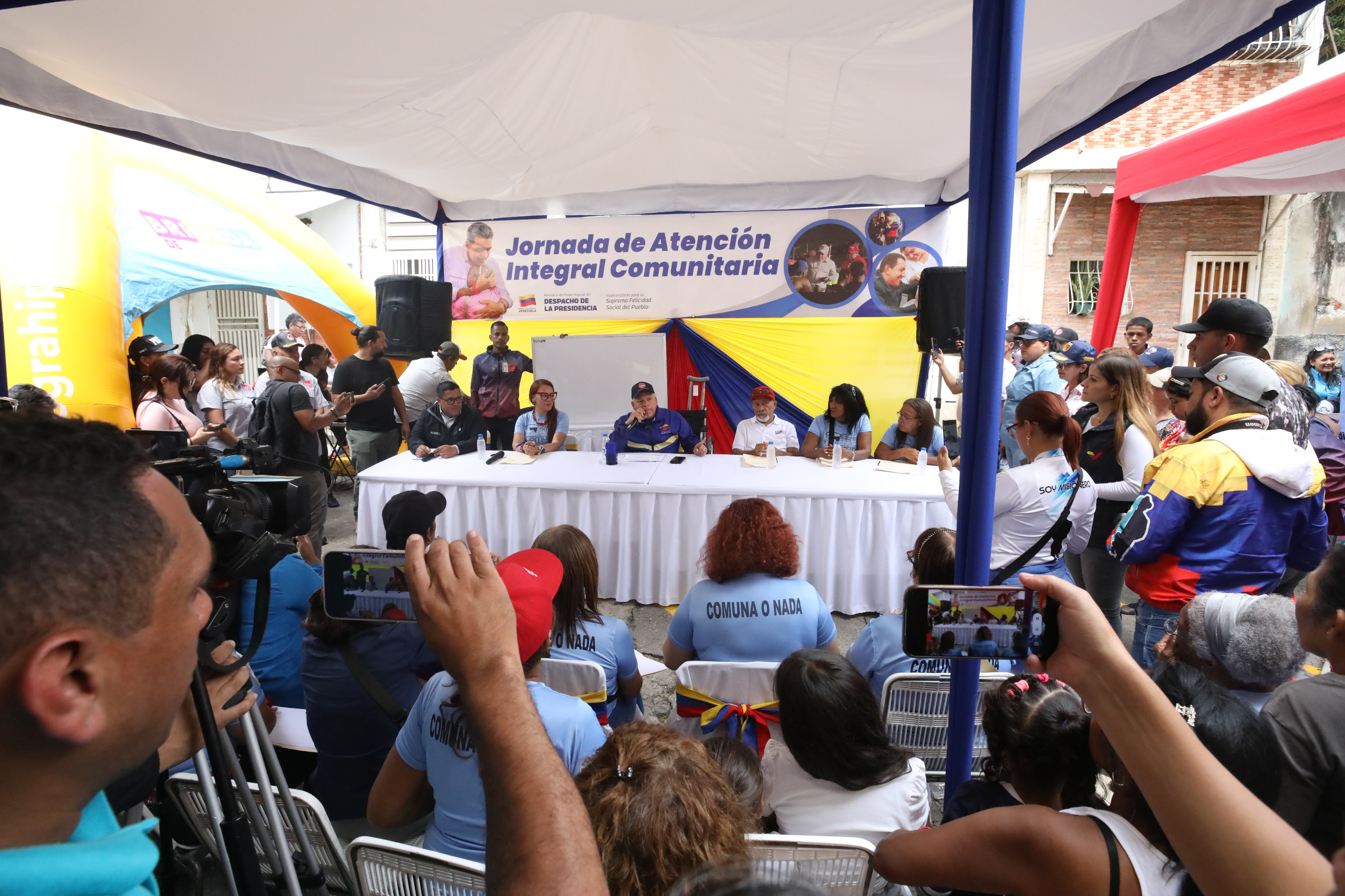 NAVIDAD CRIOLLA SE ENCIENDE EN LA COMUNA MIRAFLORES CON JORNADA DE ATENCIÓN INTEGRAL