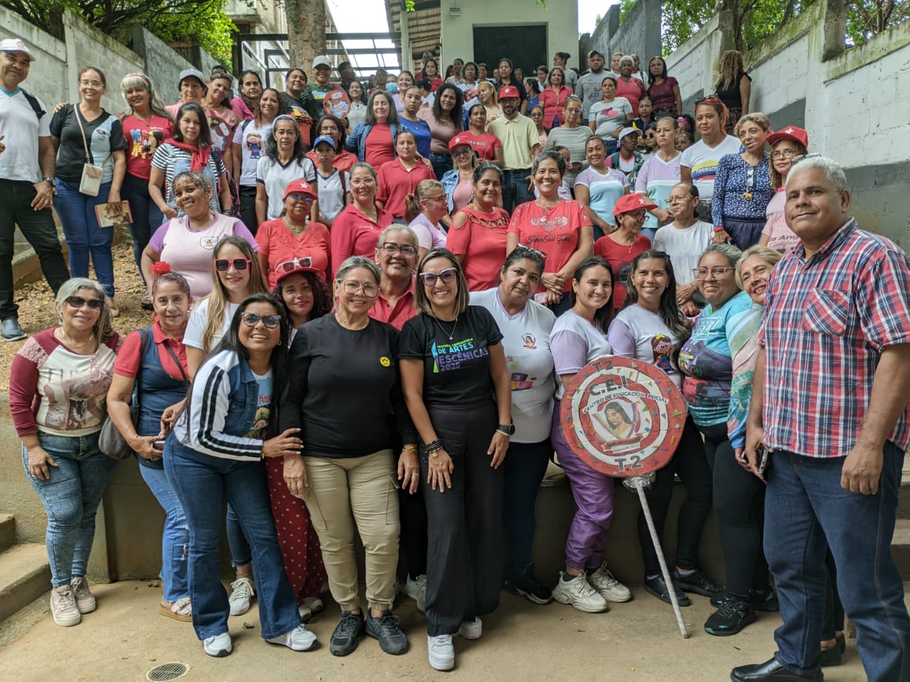 DOCENTES PARTICIPARON EN LA JURAMENTACIÓN DEL MOVIMIENTO DE MAESTROS Y MAESTRAS BOLIVARIANOS DE URDANETA