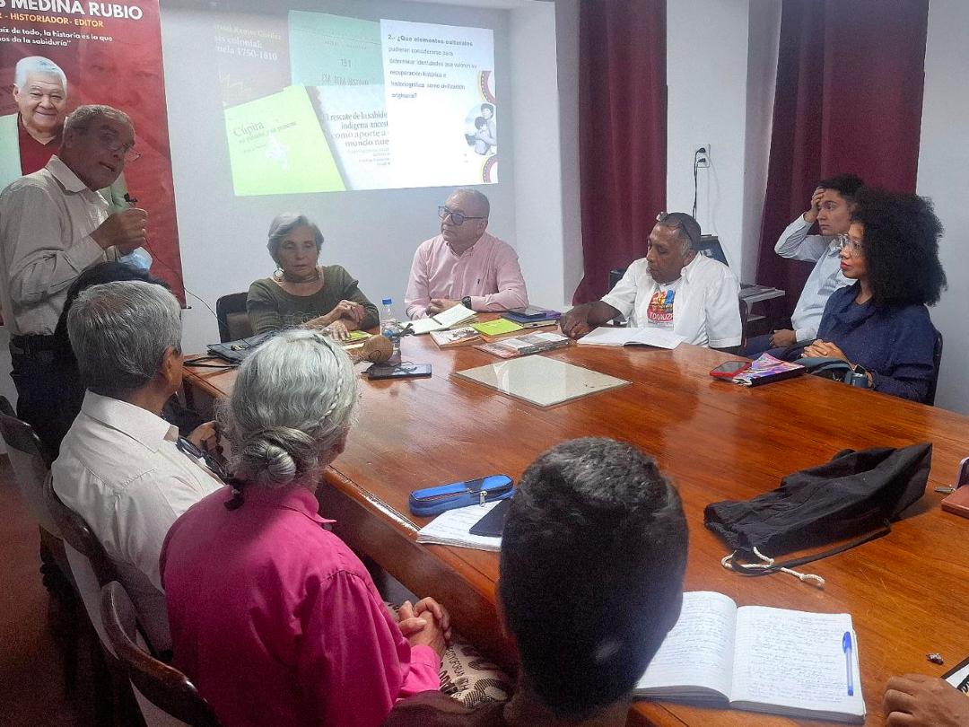 TERTULIAS EN LA BIBLIOTECA PRESENTO: COLOQUIO MITOS Y RESISTENCIA INDÍGENA