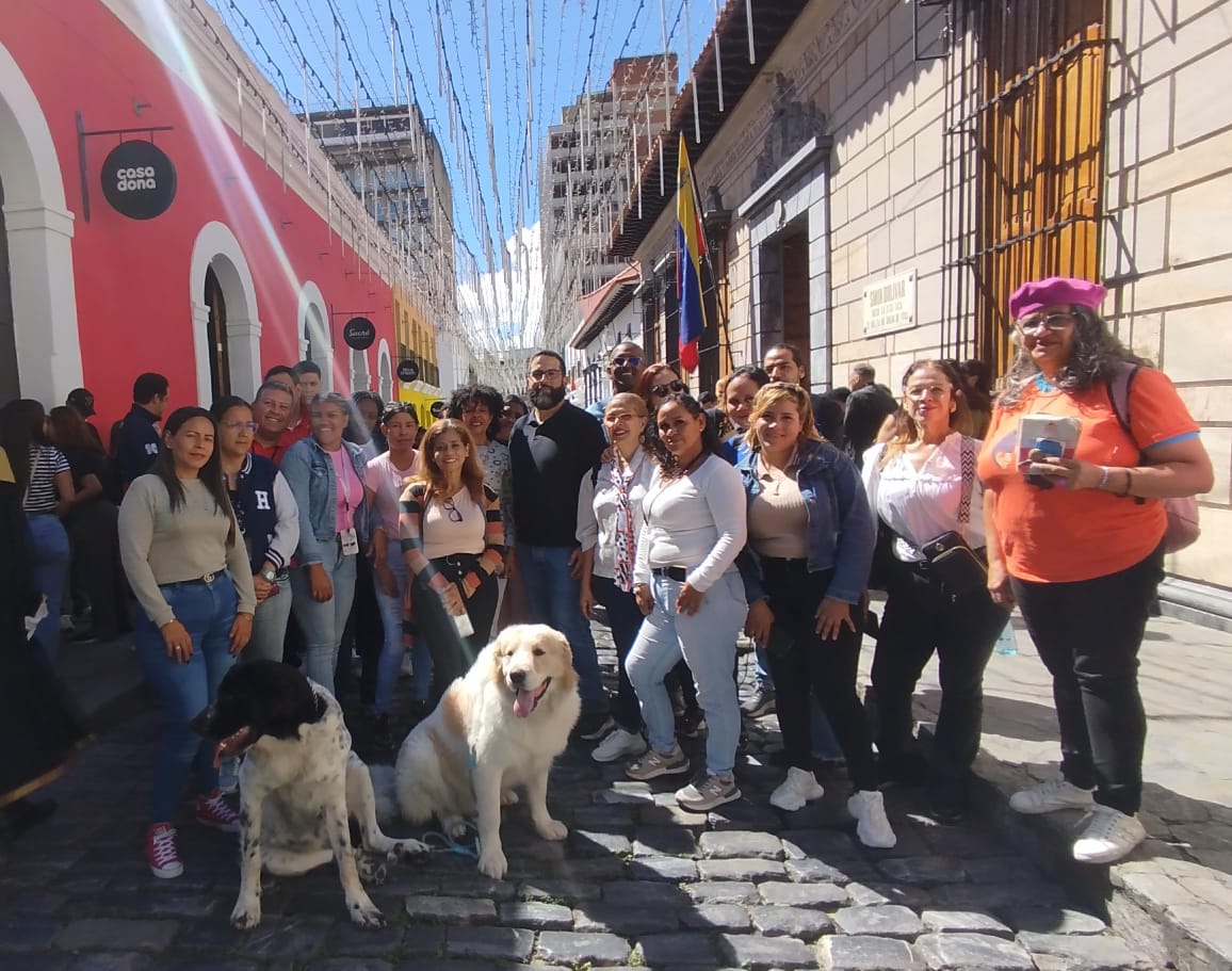 CNEH Y MOVIMIENTO DE RED DE HISTORIA INSURGENTE PRESENTE EN LA DEFENSA DE LA PATRIA