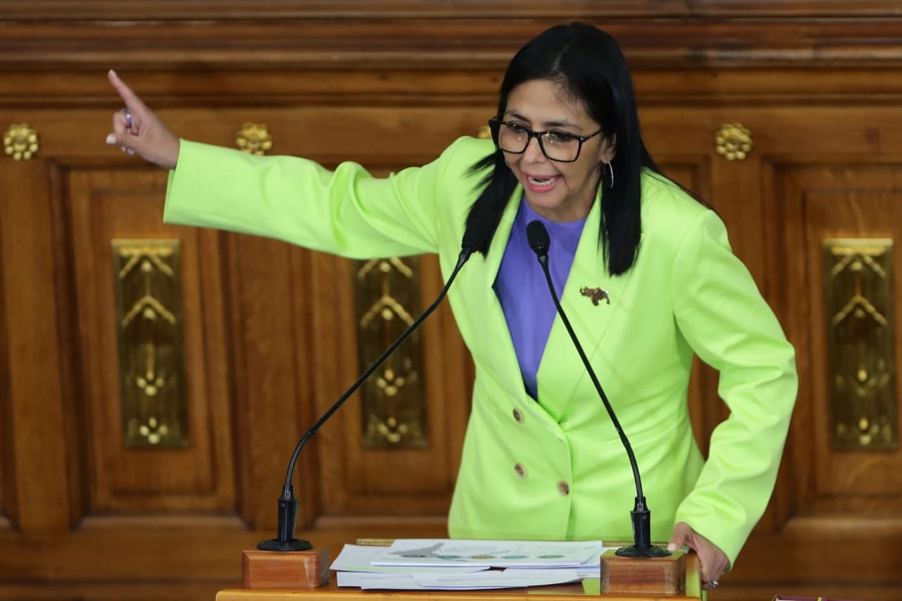DELCY RODRÍGUEZ SOLICITÓ AL DIÁLOGO RESPETUOSO Y RECHAZÓ LAS ÓRDENES DE WASHINGTON