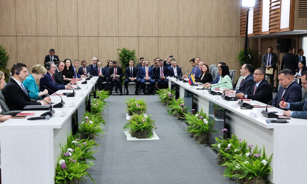 DELCY RODRÍGUEZ FIRMA ACUERDO CON LA PETROLERA INTERNACIONAL SHELL