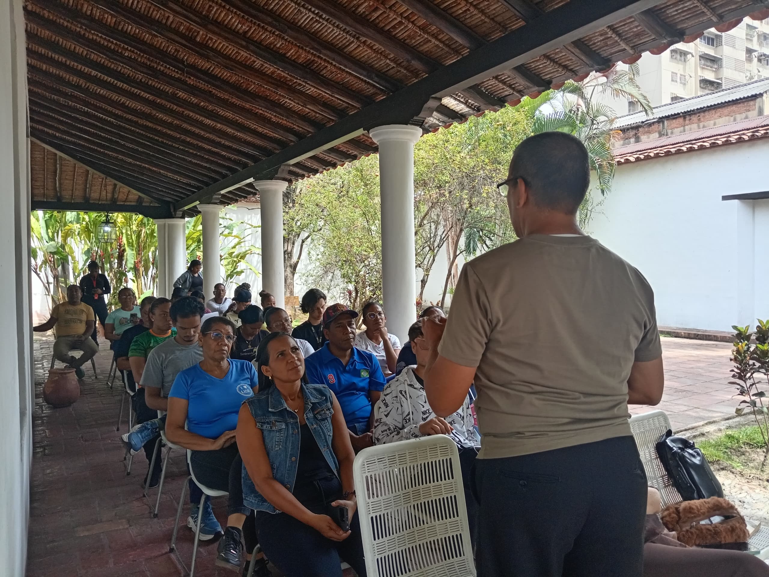 CHARLA EMOTIVA ENALTECE LEGADO DE CHÁVEZ Y SIMÓN BOLÍVAR EN CUADRA BOLÍVAR