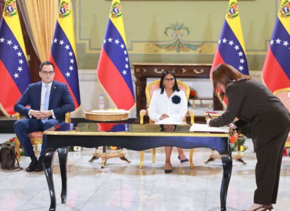 PRESIDENTA ENCARGADA ENCABEZA FIRMA DE ACUERDO ENTRE PDVSA Y CHEVRON