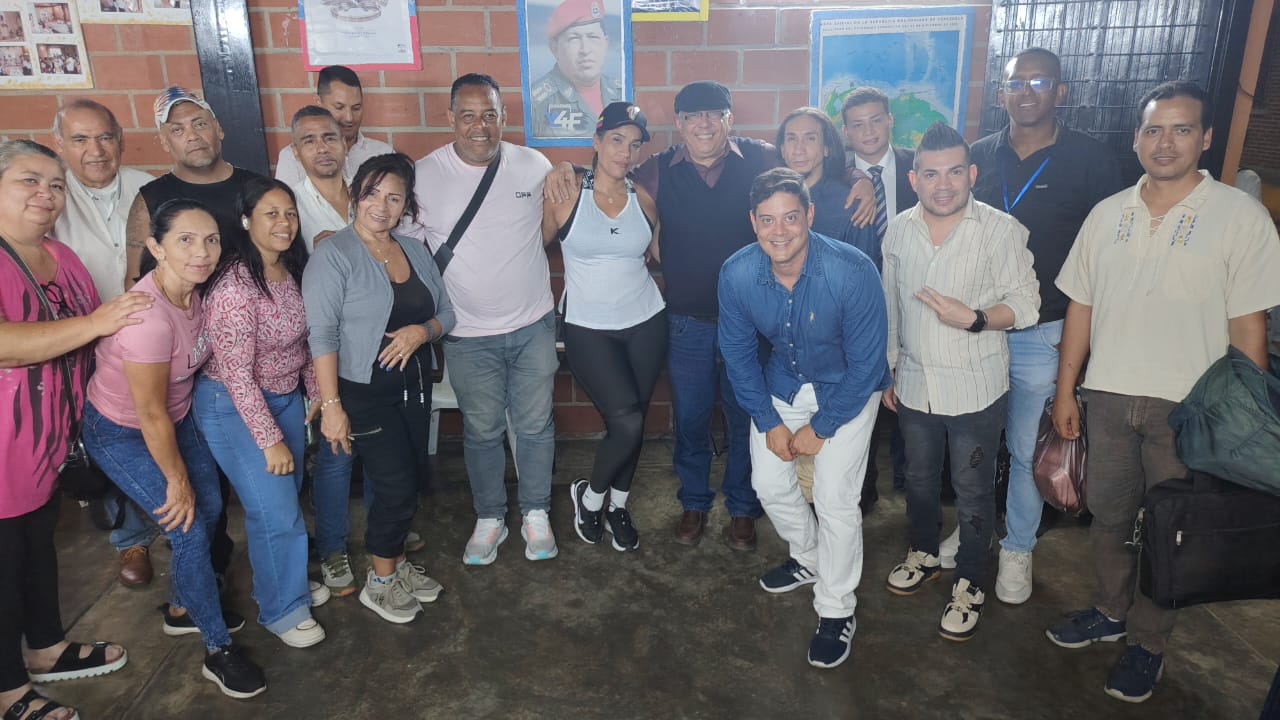 CNEH LLEVA DEBATE SOBRE GUERRA COGNITIVA A LA COMUNA SIMÓN BOLÍVAR