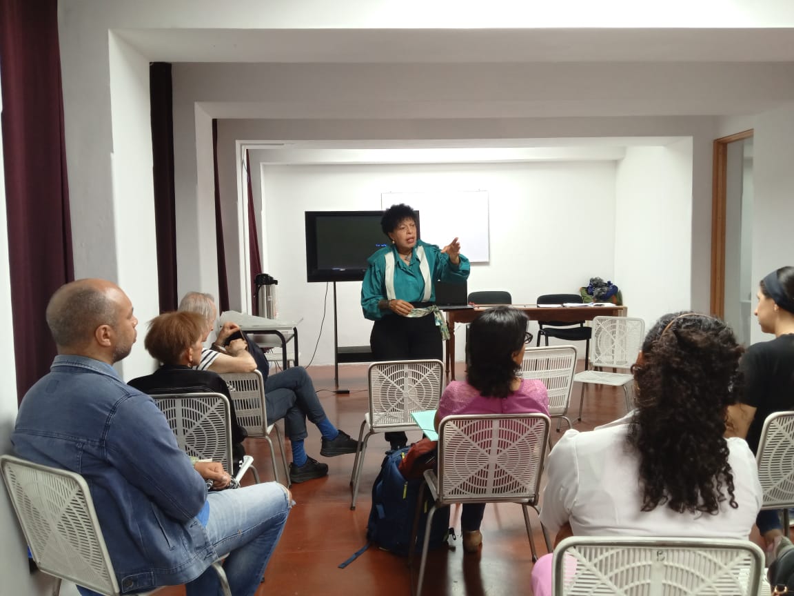 NOEMÍ FRÍAS DESTACA EL ENTEJIDO INTERDISCIPLINARIO EN LA ENSEÑANZA DE LA HISTORIA