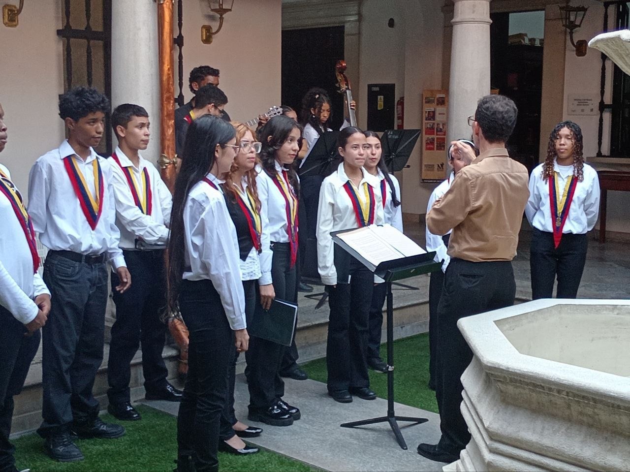ÉXITO ROTUNDO EN EL ENCUENTRO MUSICAL DEL CORO JUVENIL DEL SISTEMA DE ORQUESTAS