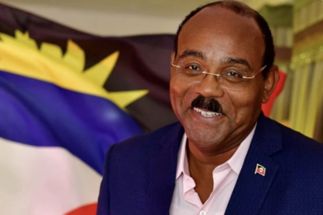 PRESIDENTA (E) DELCY RODRÍGUEZ FELICITA A GASTON BROWNE POR SU TRIUNFO ELECTORAL
