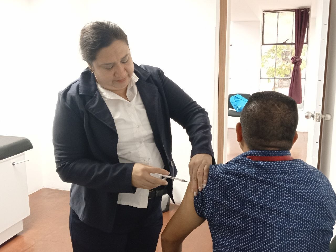 CENTRO NACIONAL DE ESTUDIOS HISTÓRICOS IMPULSA JORNADA INTEGRAL DE INMUNIZACIÓN PARA SU PERSONAL Y FAMILIARES