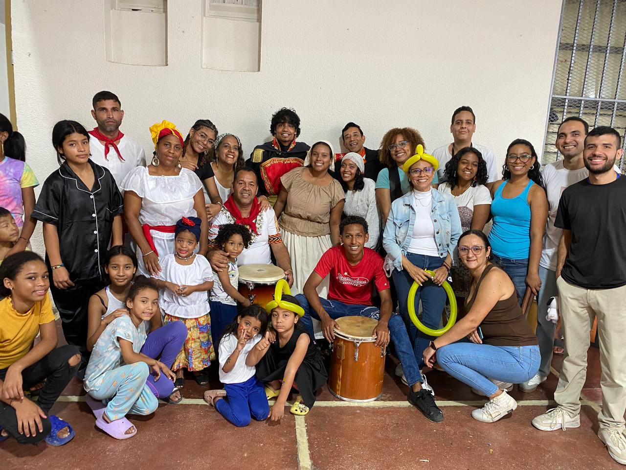 CNEH LLEVÓ PERSONAJES HISTÓRICOS, DANZA Y MÚSICA AFROVENEZOLANA A CAMPAMENTO TRANSITORIO DE SAN MARTÍN