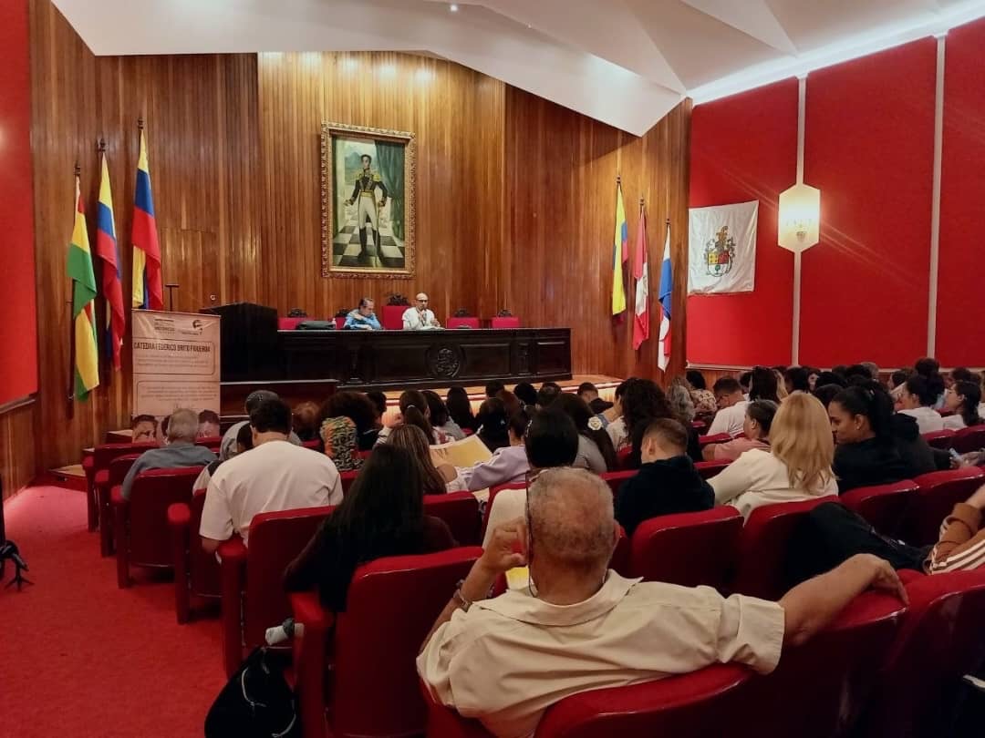 CÁTEDRA FEDERICO BRITO FIGUEROA DESTACÓ DIECINUEVE AÑOS DE APORTES DEL CNEH