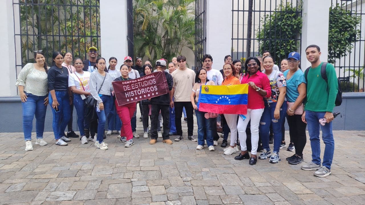 CNEH: TRABAJADORES Y TRABAJADORAS DEL CNEH PRESENTES EN LA GRAN MOVILIZACIÓN DE LOS TRABAJADORES POR LA PAZ