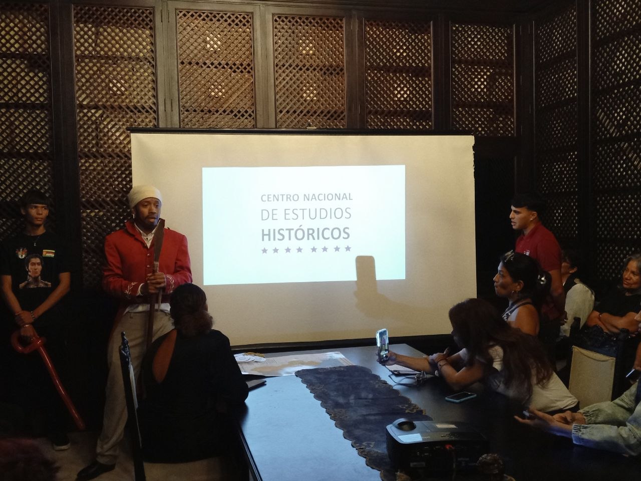 CONTINÚA SEGUNDO ENCUENTRO DEL CICLO “PERSONAJES HISTÓRICOS DE NUESTRA PATRIA” CON EMBLEMÁTICAS VESTIMENTAS DE LA ÉPOCA