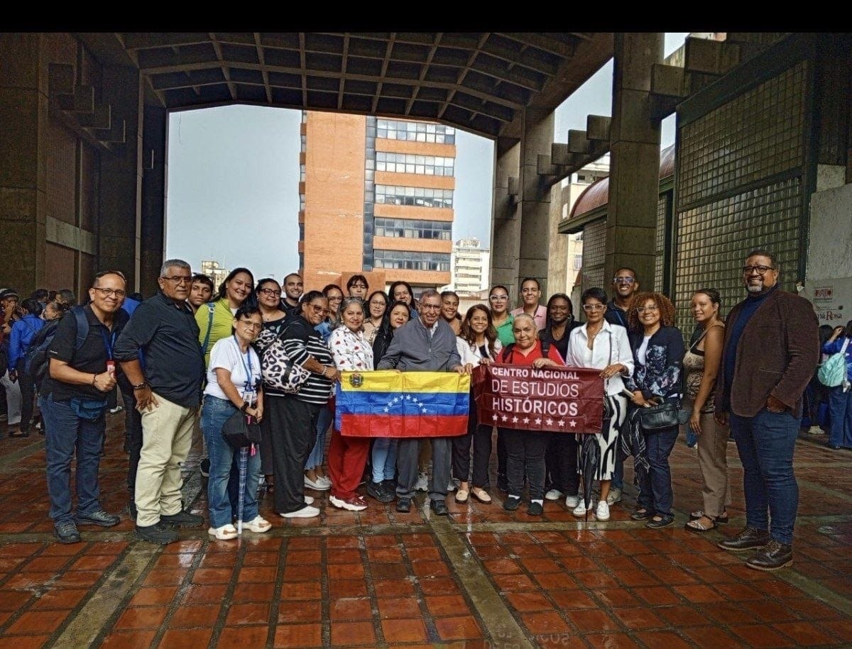DELCY RODRÍGUEZ RINDIÓ HOMENAJE AL LIBERTADOR A 150 AÑOS DE SU TRASLADO AL PANTEON NACIONAL
